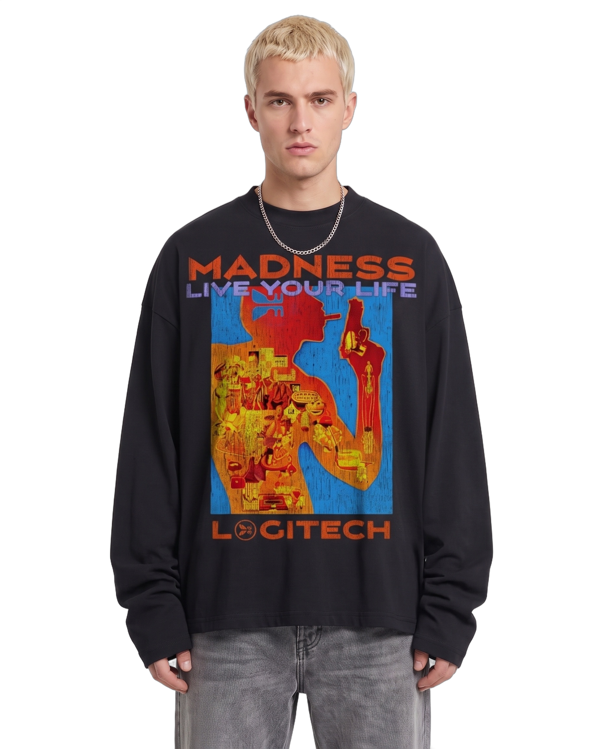 Logitech Baggy L/S Tee on body - Black